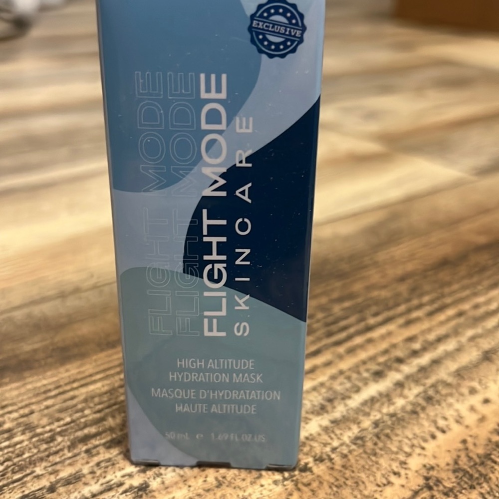NWT: Flight Mode hydration Mask